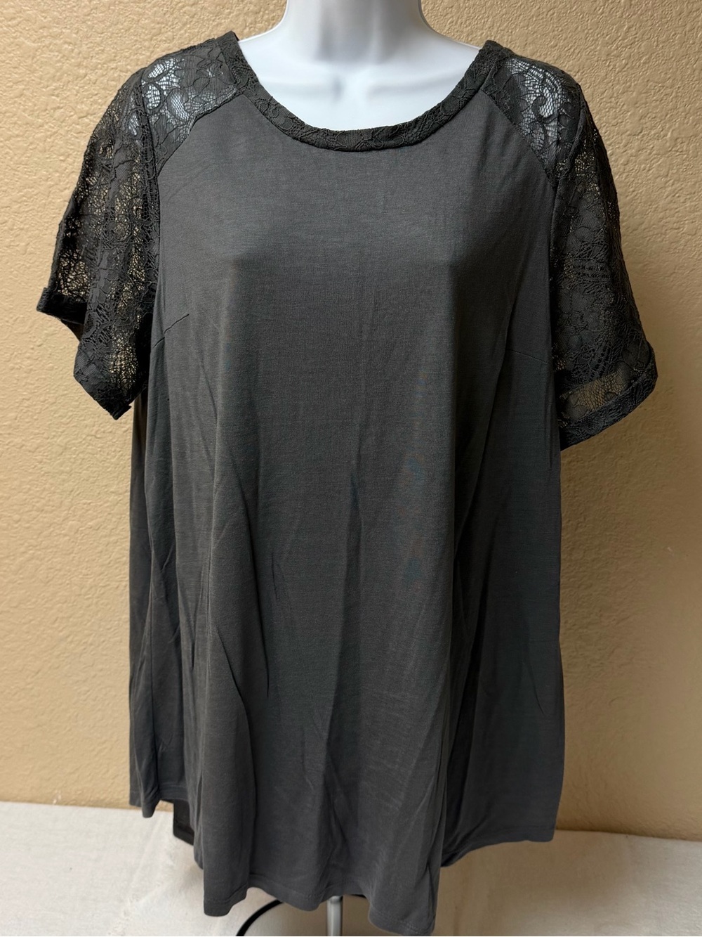4/$20 Apt. 9 Charcoal Gray Scoop Neck Top with Lace Sleeves